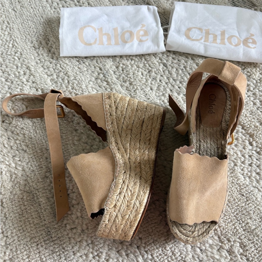Chloé Lauren Suede Scalloped Accent Espadrille Wedges Sandals in Neutral/Tan